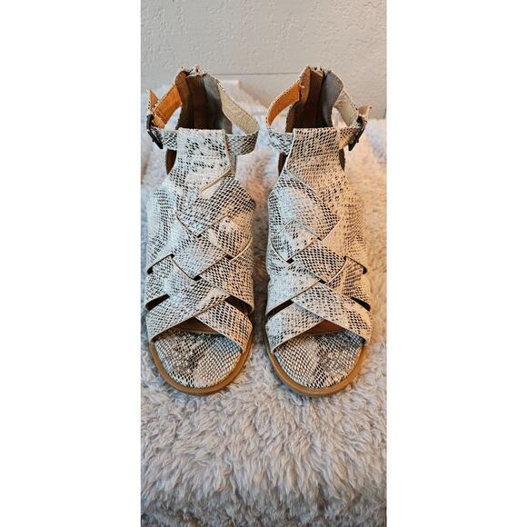 L47 Caged Peep Toe Bootie Sandal‎ Grey White Faux Snakeskin 6.5 Stacked Heel - Picture 2 of 6